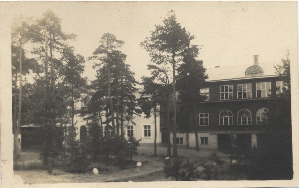 [nõmme] : [Sanatoorium]