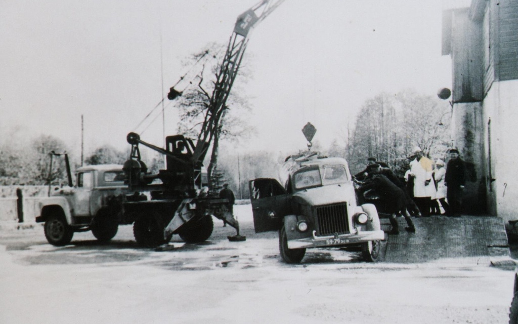 Lifting the dairy car up at the Raise Power Industry