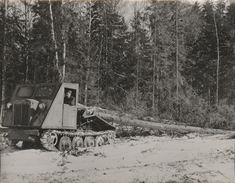 Tudu metsapunkti metsaveo traktor