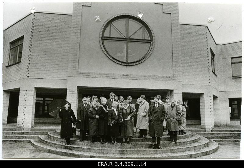 Delegation of the Social Committee of the Finnish Parliament in front of the management building of the Tallinn Example City Factory