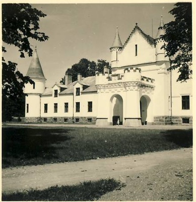 Alatskivi Castle.  similar photo