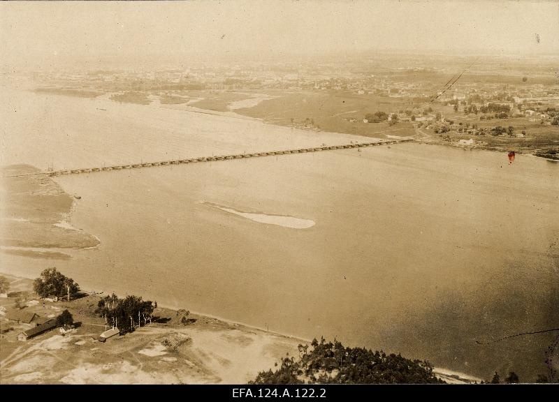 From Aerofoto Airport and Ponton Bridge across the River Daugava at the Kuznetsov factory in the suburb of Riga [1916].