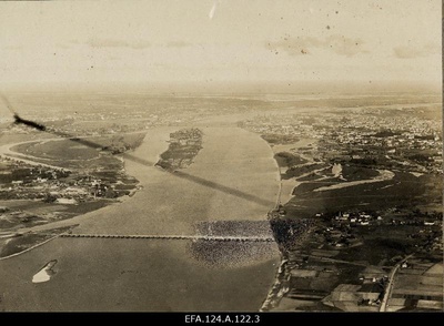 Aerofoto from the River Daugava, the island of Zakusala (Jänese), the railway bridge and the city of Riga [1916].  similar photo