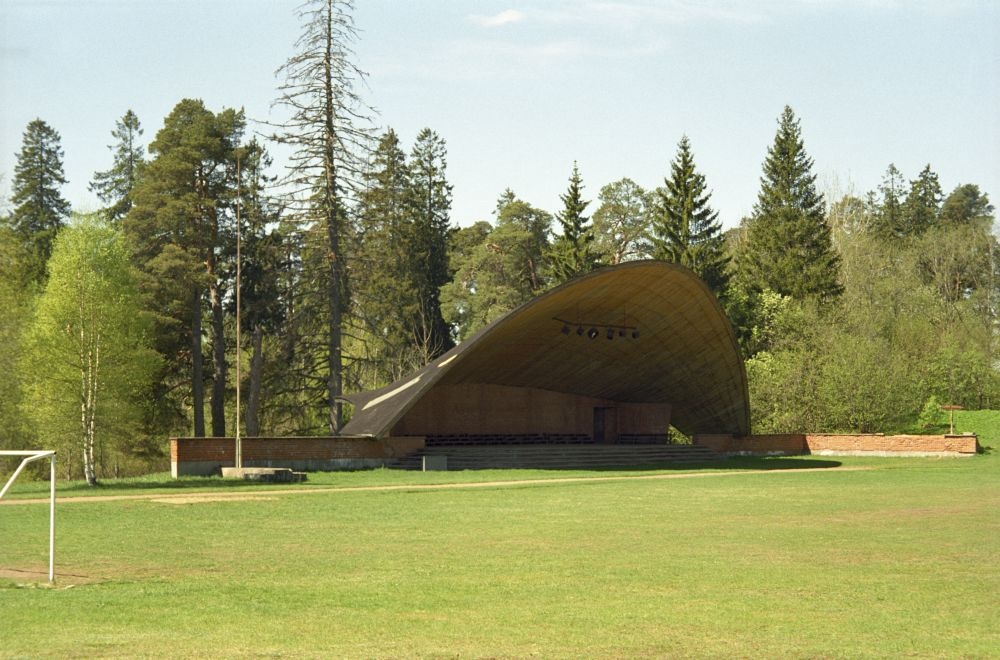 Roela singing singing singing singing sing