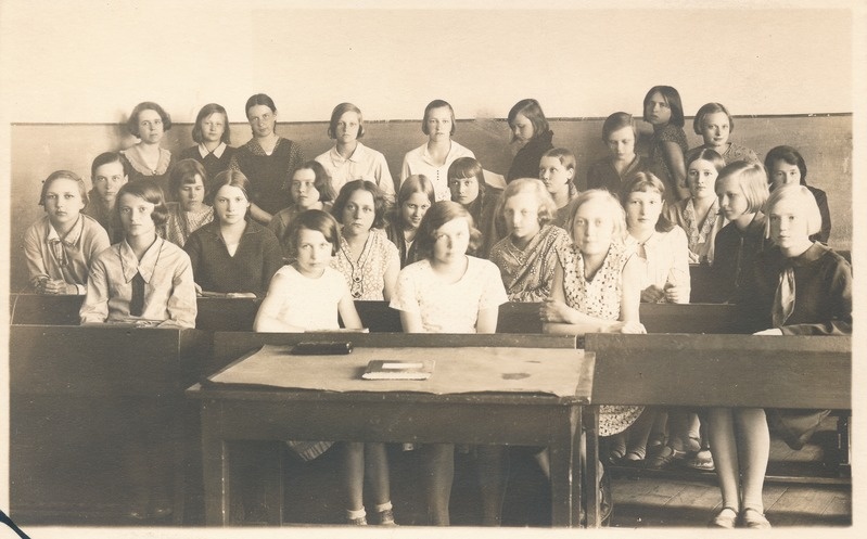 Rakvere ühisgümnaasiumi 1935.a. lennu tüdrukud