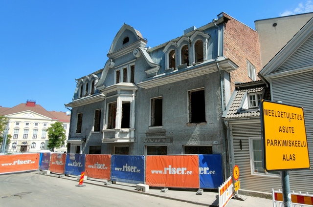 Buildings at the beginning of Tatari Street in Tallinn rephoto