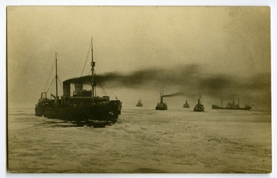 Jäämurdja "Suur Tõll" ja kaubalaevad jääs.  duplicate photo
