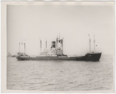 baaslaev "Jaan Anvelt" Tallinna sadamas  duplicate photo