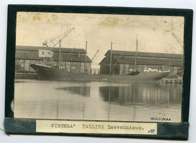 Mootorpurjelaev "Virumaa" sadamas  duplicate photo