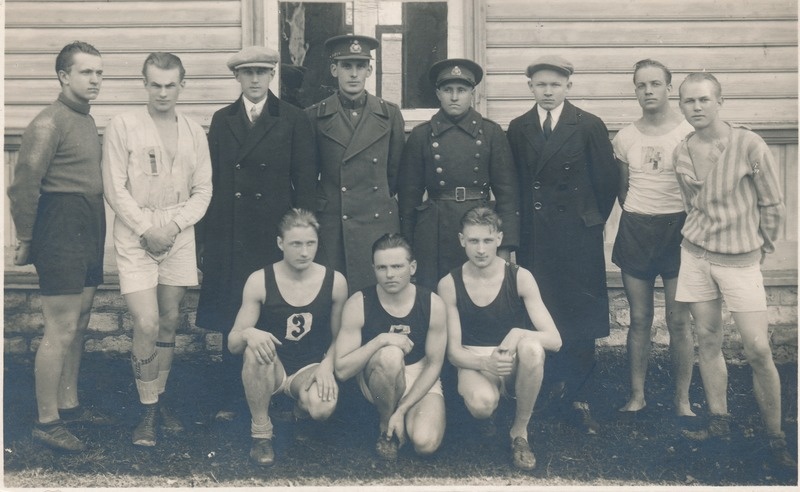 Grupp Rakvere sportlasi jooksjaid ja võistluste korraldajad 1920.aastatel