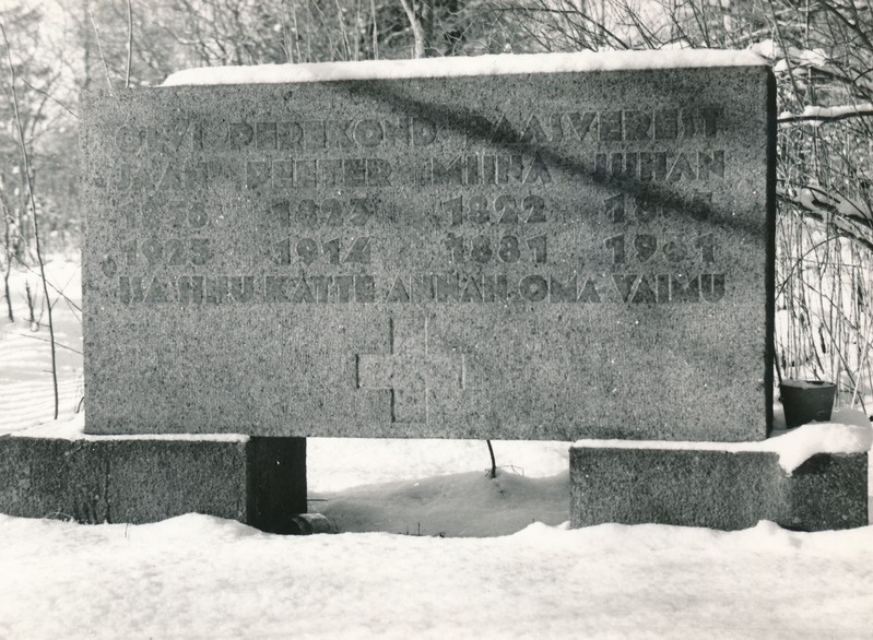 Perekond Olvi hauatähis Simuna kalmistul