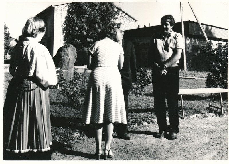 Mälestuskivi avamine Hugo Raudsepale Rakkes