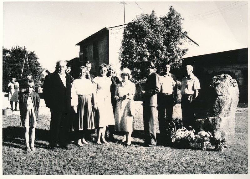 Mälestuskivi avamine Hugo Raudsepale Rakkes