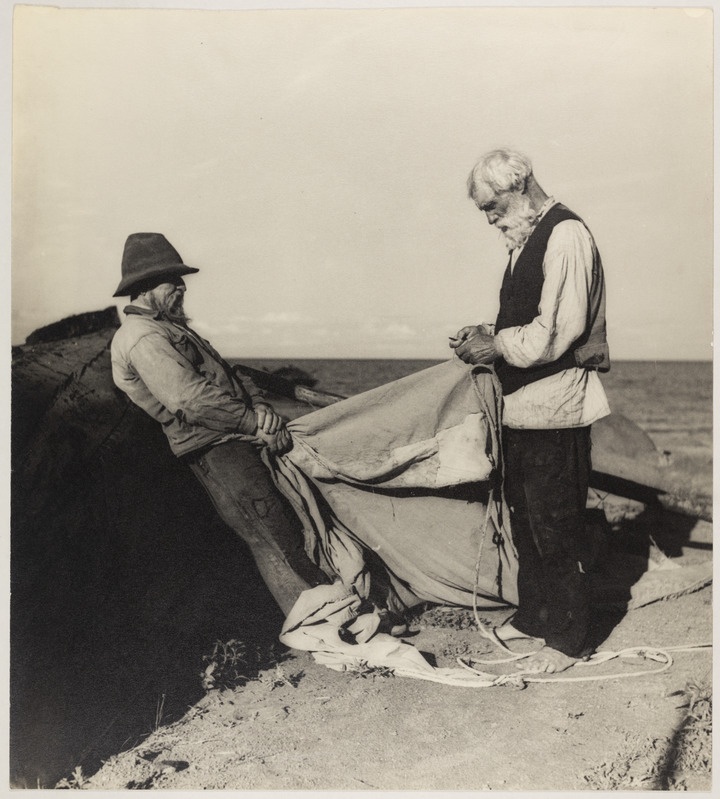 Kaks meest rannal paadipurjet parandamas