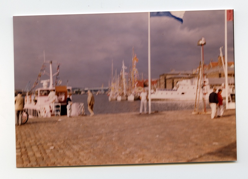 Göteborg, keskel lipuvarda all seisab Olev Krämer