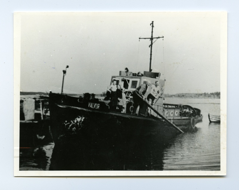 Kalakaitse laev "Valvur" Peipsil, toodud Pärnust