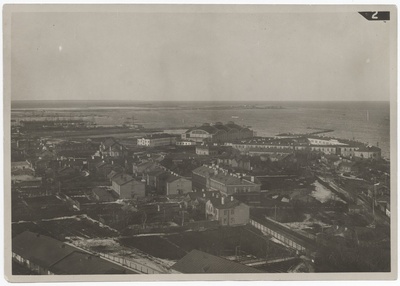 Lennusadama angaarid, Patarei. Vaade firma Puhk ja Pojad jahuveski tornist.  similar photo