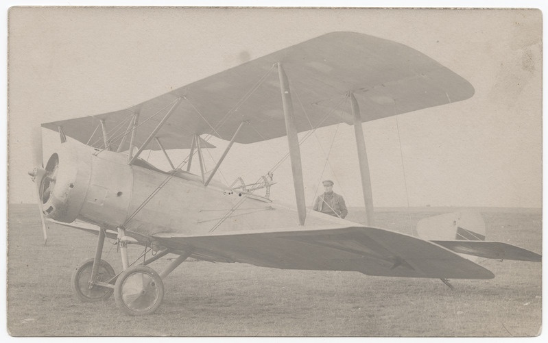 Lennuk Sopwith 1½ Strutter nr 3 lennuväljal