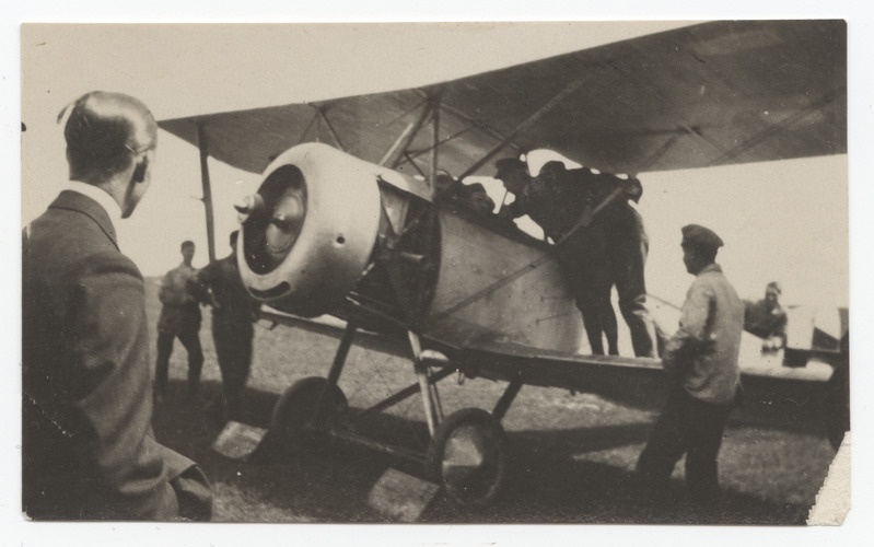 Lennuk Sopwith 1½ Strutter nr 3 lennuväljal