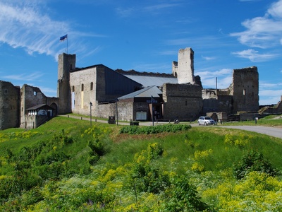 Rakvere Order 1 - The ruins of the city in the darkness of the evening. rephoto