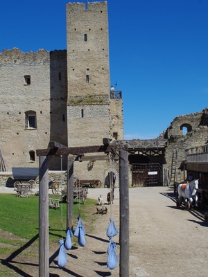 Arheoloogilised kaevamised Rakvere linnuses rephoto