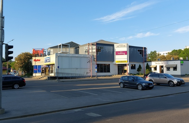 Tallinn, Kristiine, Lilleküla asum, Mooni allasum, Kuldnoka tänava ja Mustamäe tee nurk. Kauplus "Marja". rephoto