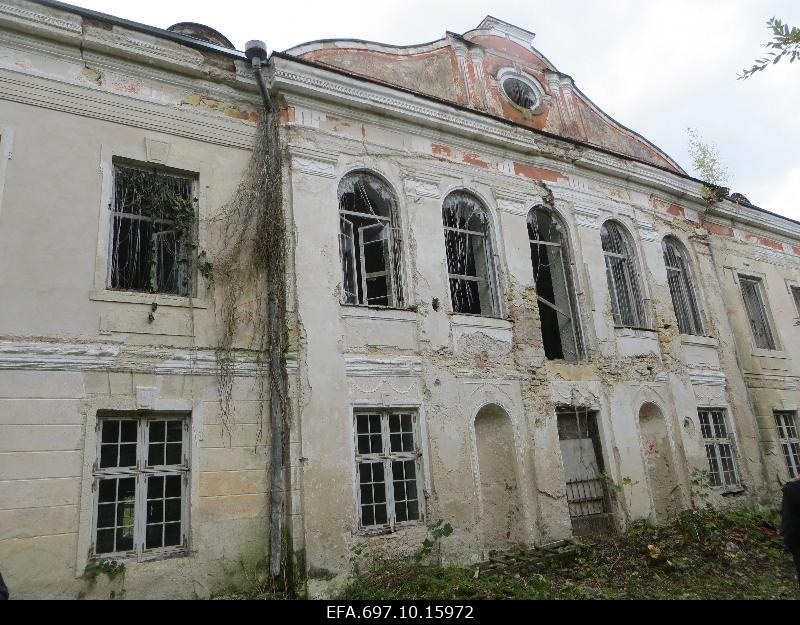 Main building of Liigvalla Manor. Outdoor view.