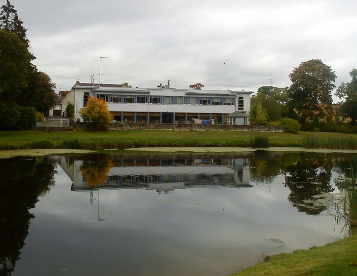 Reproduktsioon trükisest. Supelhoone Rakveres. Pildi all trükikirje: "255. Supelhoone Rakveres. Arh. T.Mihkelson. 1937" rephoto