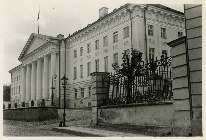 Main building of the University of Tartu, view. Architect Johann Wilhelm Krause