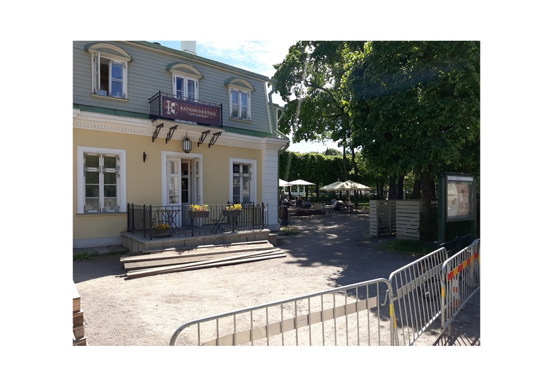 View of the ice kiosk at the corner of Leiner and Weizenberg Street, at the forefront of the beer tank. rephoto