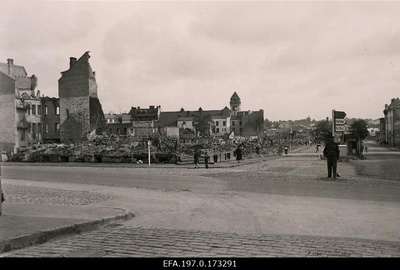 View of the Garden Street. In the back of the sprayhouse.  duplicate photo