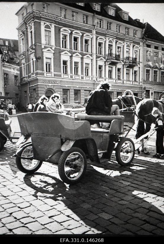 Horse trucks waiting for passengers on the Raekoja square.