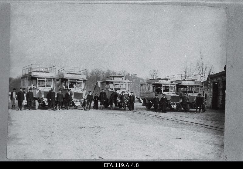 Buses from the Russian-Baltic shipbuilding plant for the transport of workers.
