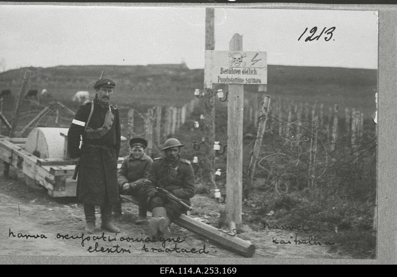 War of Liberty. 1.piir hunting battalion guard post at the electrical wire barrier built during the German occupation on the road to Narva-Jamburg near Narva. The background of the carriage.