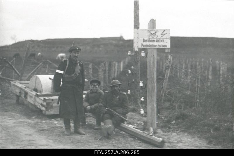 War of Liberty. 1.piir hunting battalion guard post at the electrical wire barrier built during the German occupation on the road to Narva-Jamburg near Narva. The background of the carriage.
