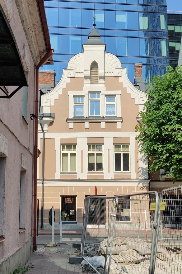 End tööstushoone Tallinnas Maakri tn, vaade hoonele nurgalt. Arhitekt Jacques Rosenbaum rephoto