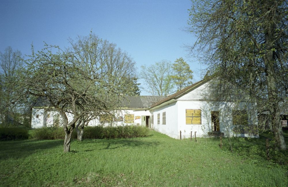 Tudu Manor's Gentlemen House, later rebuilt into a school house