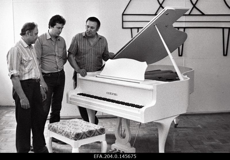 Experimental distributors from the Tallinn Klaver factory Richard Kalbus, Valdo Püümann and Hugo Kaldoja Cabinet Cleaver Estonia 8.