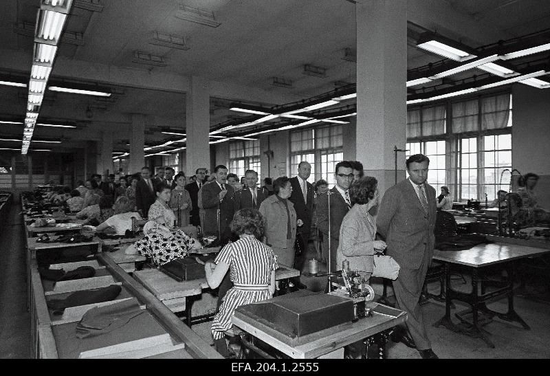 A delegation of Hungarian RV MEPs visited the sewing factory in the Baltics.