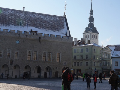 Osa Raekojast ja Kullasepa (Harju) tänava nurk. rephoto