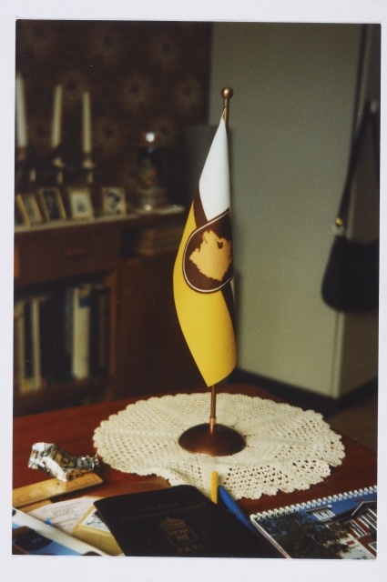 Otepää flag Arnold Kilki at home at the table