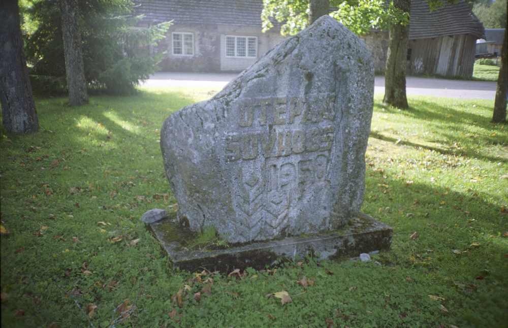 Commemorative stone celebrating the founding of Otepää sovhose (1958) in Otepää Church Manor