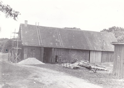 Imavere muuseumi eksponaatide kuuri remont  similar photo