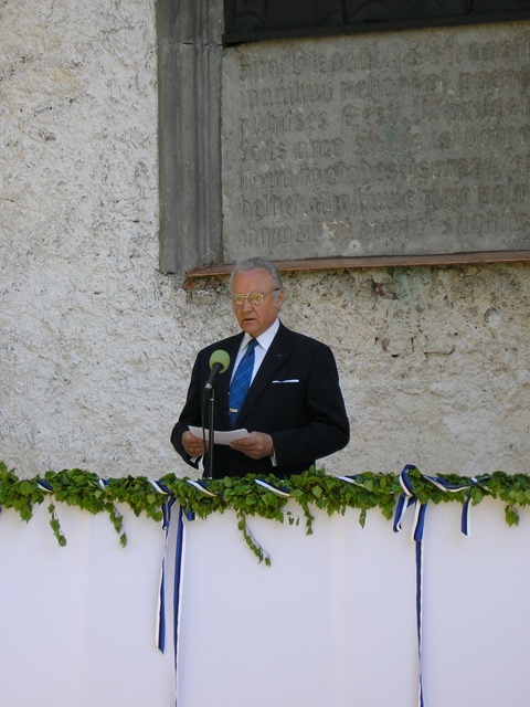 Estonian flag 120. At the church of Otepää.