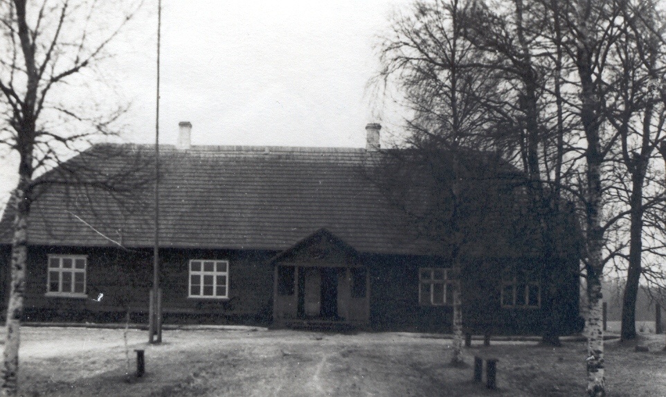 Photo.vastse-otepää schoolhouse, front view
