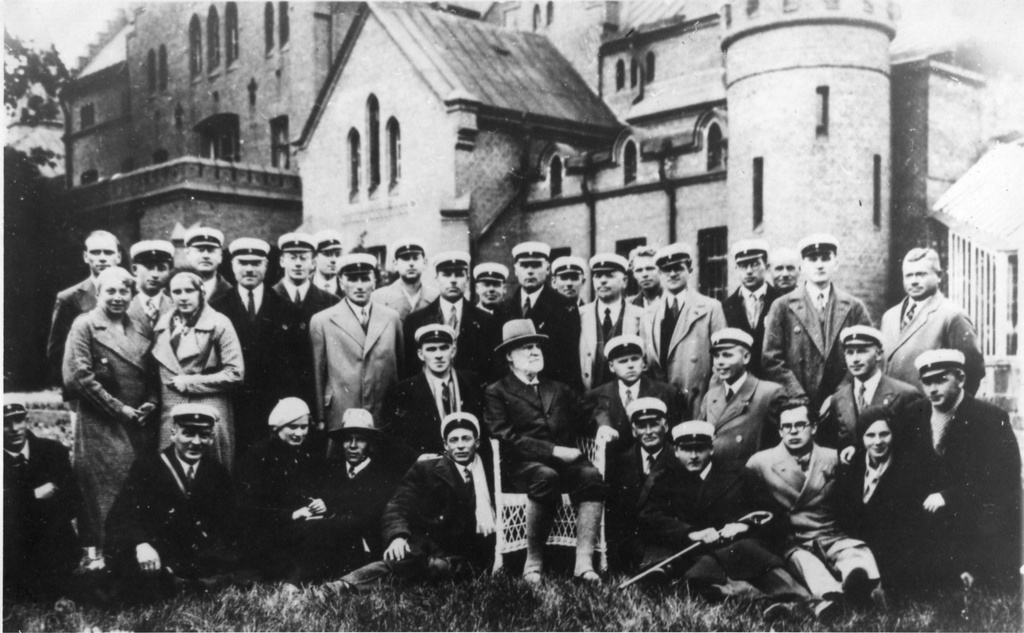 On Otepää II Song Day, the male choir is led by Eduard Tubin