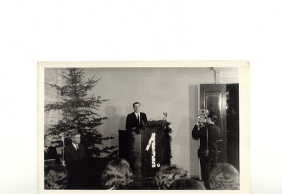 Valdeko Bergmann kõneleb lõpupeol  duplicate photo