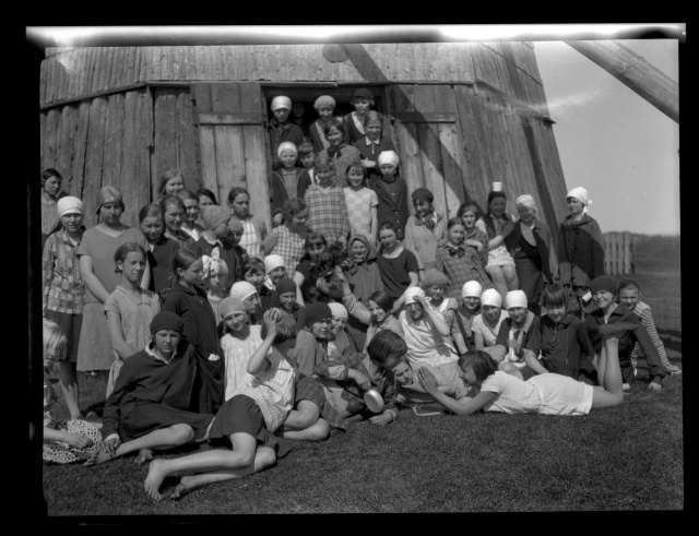 Group photo at Otepää school excursion, at Meegaste mill