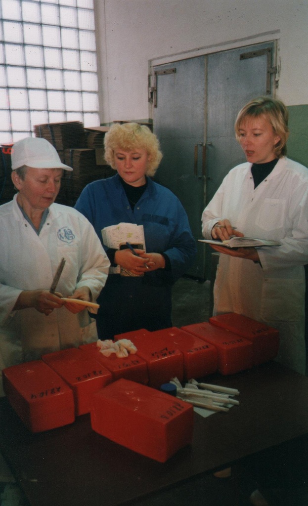 Rannu meierei juustu hindamine, kaalumine, ladu 1999.a.