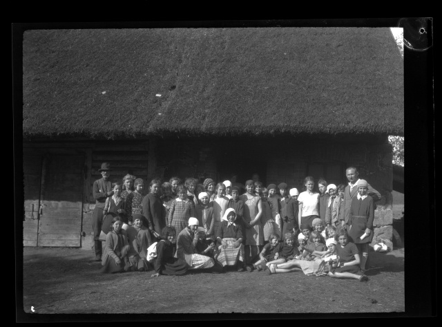 Group photo on Otepää tour, at the yard of Poslovitsa Farm